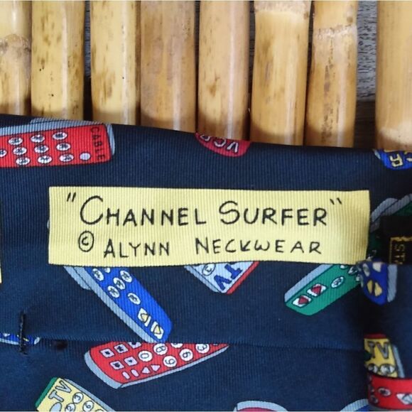 EUC VINTAGE ALYNN "Channel Surfing" Blue & Multicolored Remotes 100% Silk Tie - Picture 4 of 8